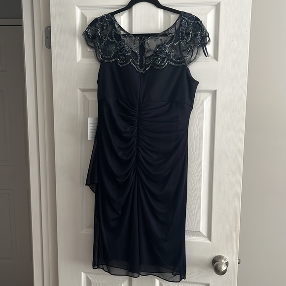Beautiful navy blue dress - Picture 2 of 5